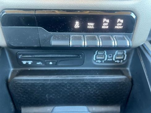 Used 2019 RAM 1500 Laramie AWD/4WD image 28