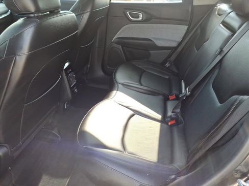 Used 2022 Jeep Compass Latitude image 11