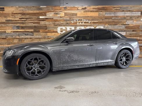 Used 2019 Chrysler 300 S image 15