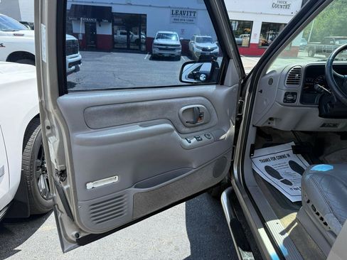 Used 1999 Chevrolet Tahoe 4WD 2-Door w/ Preferred Equipment Group image 33