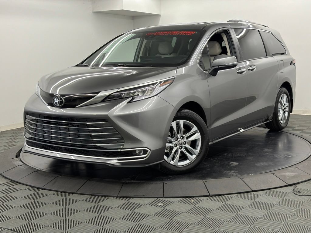 Used 2026 Toyota Sienna Limited FWD image 3