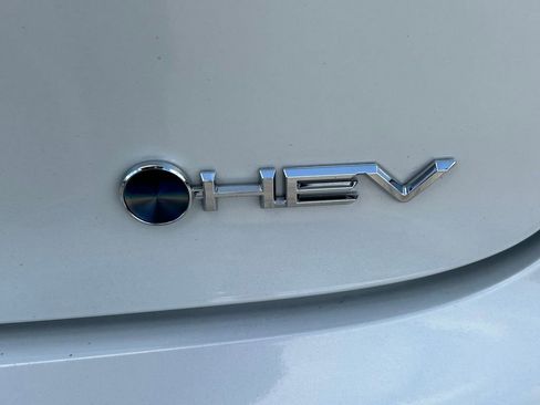 Used 2025 Toyota Prius XLE image 12