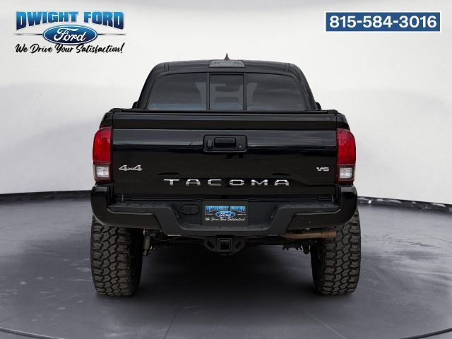 Used 2018 Toyota Tacoma SR AWD/4WD image 4