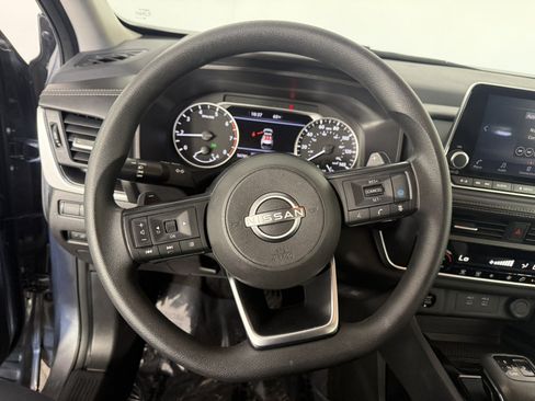 Used 2024 Nissan Rogue SV FWD image 19