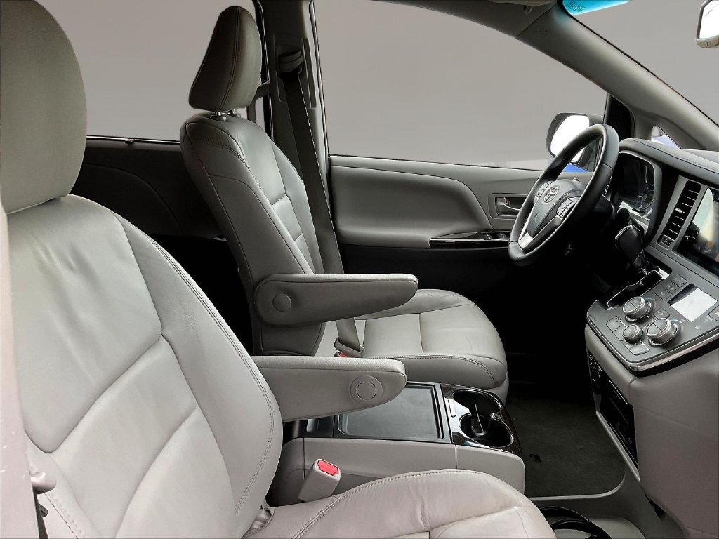 Used 2017 Toyota Sienna XLE Premium AWD/4WD image 28