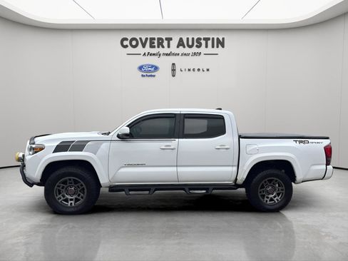 Used 2017 Toyota Tacoma TRD Sport w/ Tow Package image 2