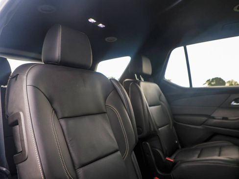 Used 2022 Chevrolet Traverse LT FWD image 8