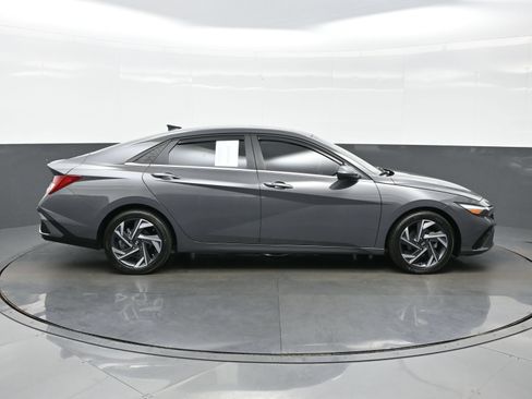 Certified 2024 Hyundai Elantra SEL w/ Convenience Package FWD image 7