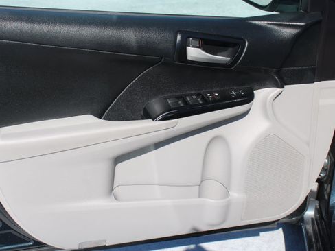 Used 2014 Toyota Camry LE FWD image 10