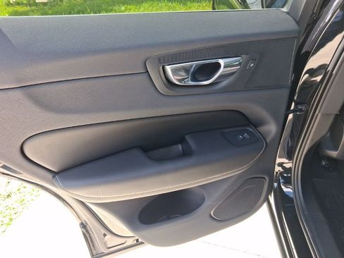 Used 2019 Volvo XC60 T5 R-Design w/ Protection Package Premier AWD/4WD image 11