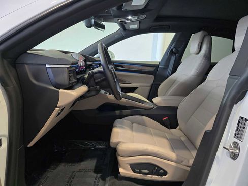 Used 2025 Porsche Macan Electric RWD image 5