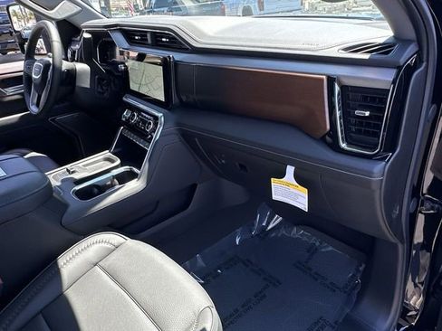 New 2025 GMC Sierra 2500 Denali w/ Denali Reserve Package image 30