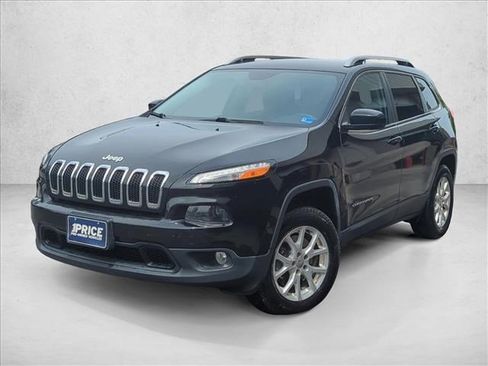 Used 2018 Jeep Cherokee Latitude Plus w/ Comfort/Convenience Group AWD/4WD image 1