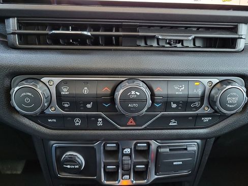 New 2026 Jeep Gladiator Sport AWD/4WD image 15