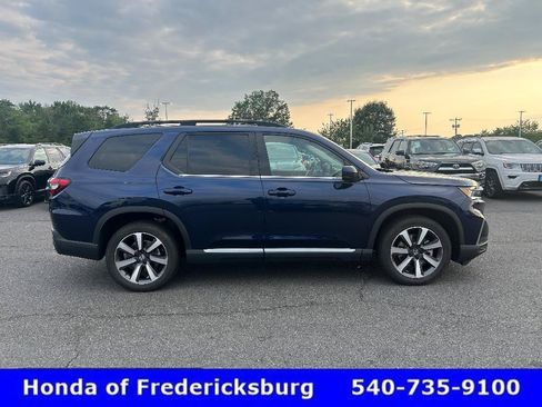 Used 2025 Honda Pilot Touring image 6