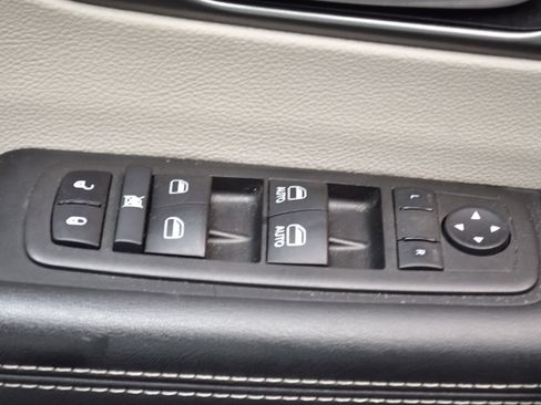 Used 2024 Chrysler Pacifica Touring-L image 17