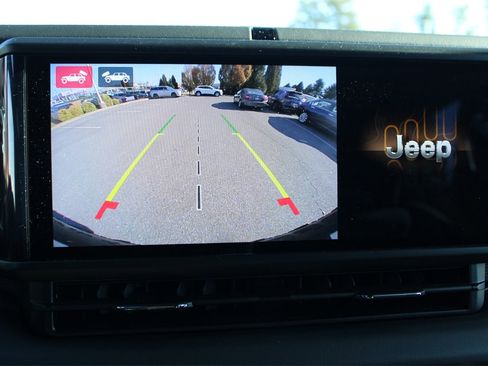 Used 2025 Jeep Wrangler Unlimited Rubicon w/ Technology Group image 24