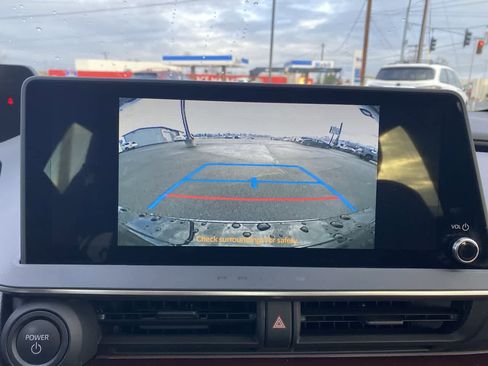 Used 2025 Toyota Prius Plug-In Hybrid image 17