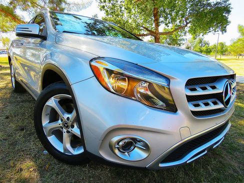 Used 2018 Mercedes-Benz GLA 250 4MATIC w/ Premium Package image 13