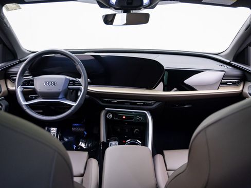 Used 2025 Audi Q5 Premium Plus AWD/4WD image 10