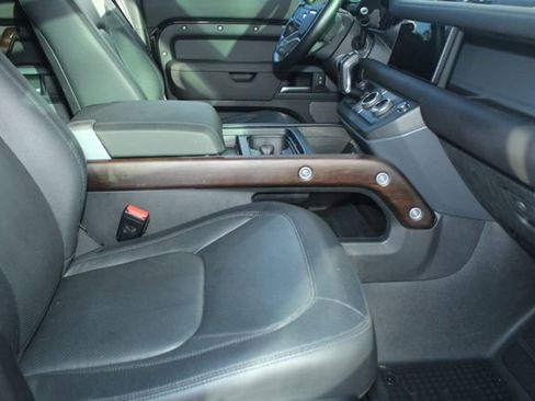 Used 2024 Land Rover Defender 110 X-Dynamic SE image 3