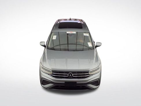 Used 2023 Volkswagen Tiguan SE w/ Panoramic Sunroof Package FWD image 6