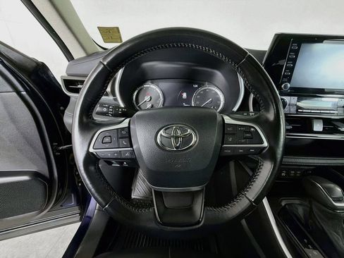Used 2022 Toyota Highlander XLE AWD/4WD image 13