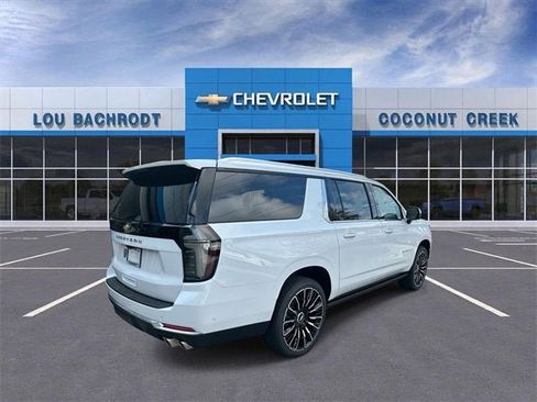New 2026 Chevrolet Suburban High Country image 4