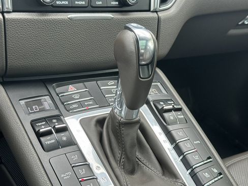 Used 2018 Porsche Macan AWD/4WD image 21