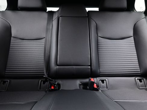 Used 2023 Toyota Corolla Cross XSE w/ Convenience Package image 16