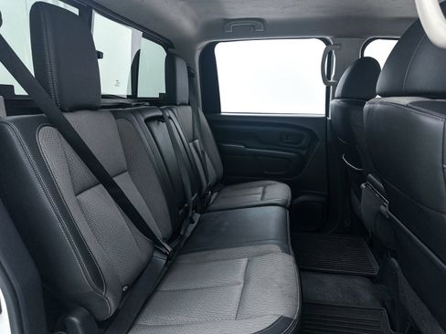 Used 2019 Nissan Titan S image 29