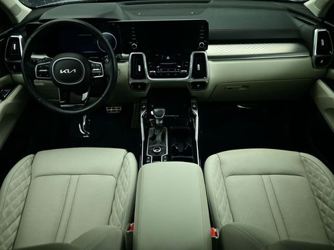 Certified 2023 Kia Sorento SX image 4