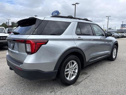 Certified 2025 Ford Explorer Active RWD image 3