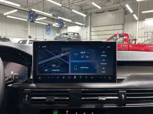 Certified 2024 Lincoln Corsair AWD w/ Towing Package image 19
