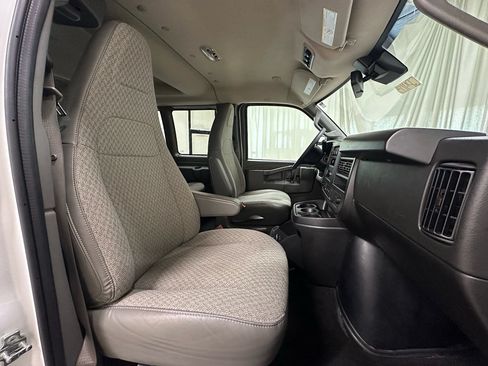 Used 2025 Chevrolet Express 3500 LT w/ LT Preferred Equipment Group RWD image 18
