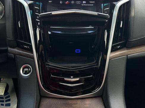Used 2020 Cadillac Escalade Premium Luxury AWD/4WD image 45