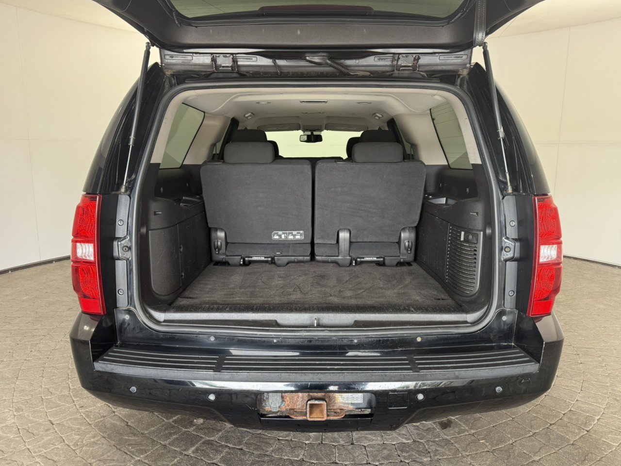 Used 2012 Chevrolet Suburban LS w/ All-Star Edition AWD/4WD image 7