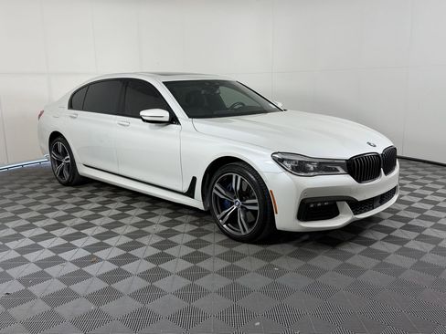 Used 2019 BMW 750i w/ Executive Package image 7