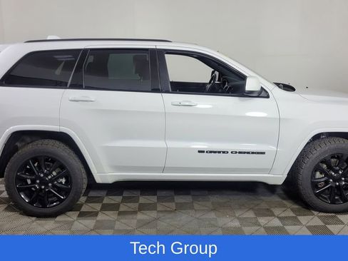 Used 2022 Jeep Grand Cherokee Laredo X image 10