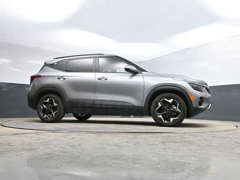 Used 2025 Kia Seltos S image 48