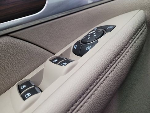 Used 2019 Ford Explorer Limited w/ Ford Safe & Smart Package FWD image 27