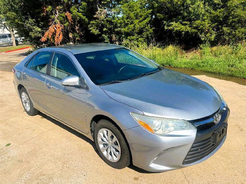 Used 2015 Toyota Camry LE FWD image 2
