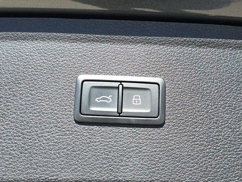 Used 2023 Audi Q5 2.0T Premium Plus w/ Premium Plus Package AWD/4WD image 17