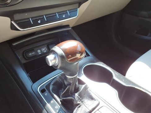 Used 2017 Kia Sorento LX w/ LX Convenience Package image 24