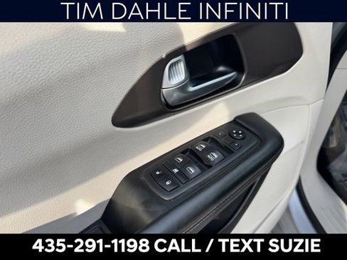 Used 2019 Chrysler Pacifica Touring Plus w/ Advanced Safetytec Group image 9