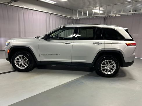 Used 2023 Jeep Grand Cherokee Laredo w/ Luxury Tech Group I image 4