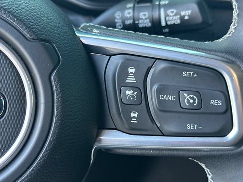 Used 2025 Jeep Wrangler Unlimited Sahara AWD/4WD image 30