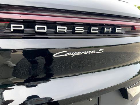 Used 2024 Porsche Cayenne S AWD/4WD image 32