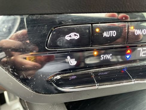Used 2023 Buick Envision Essence w/ Sport Touring Package FWD image 19