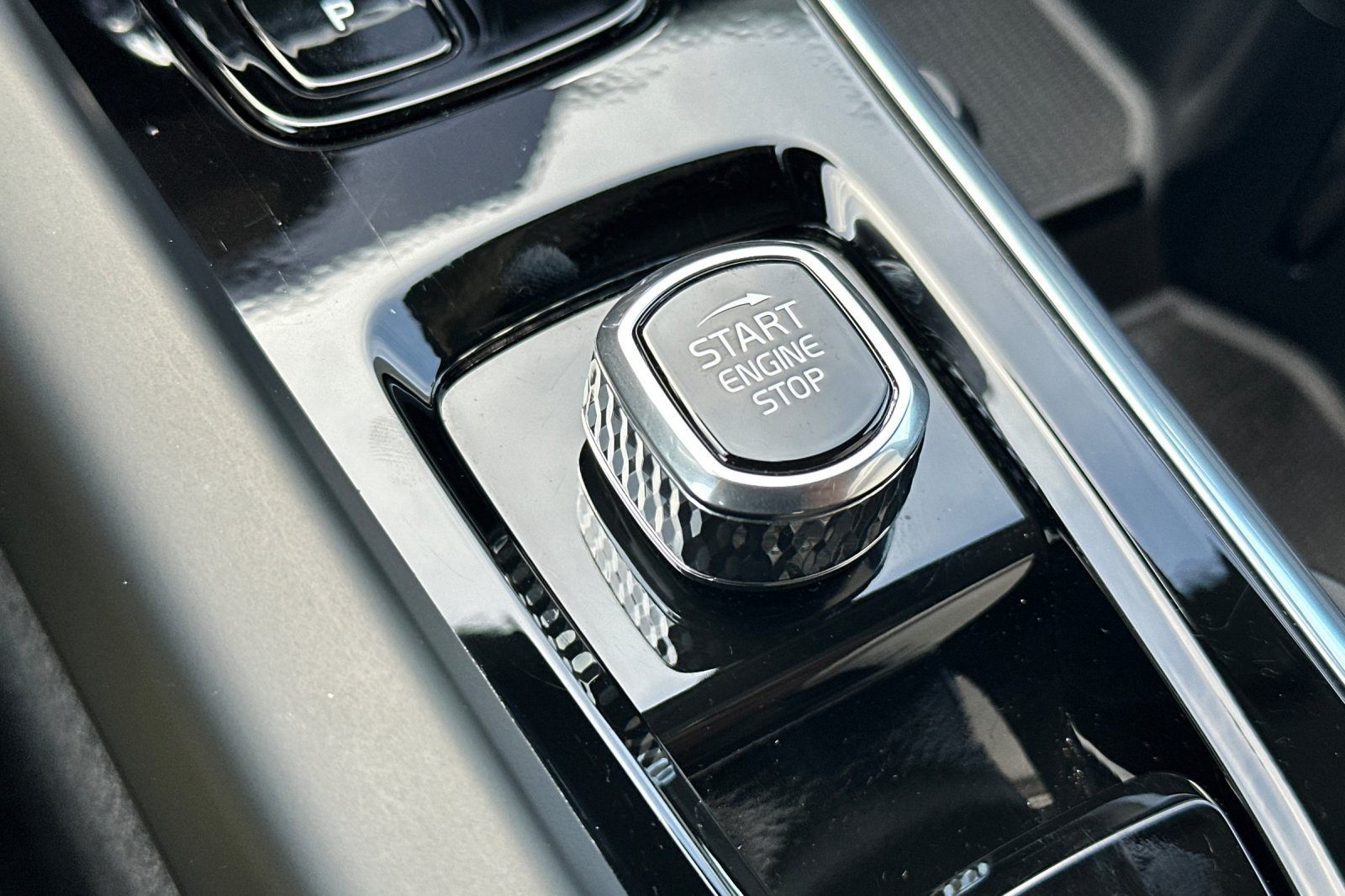 Certified 2026 Volvo XC60 B5 Plus AWD/4WD image 28